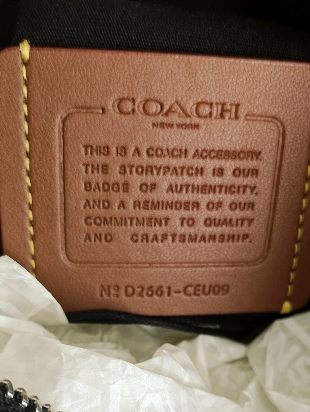 Coach Pouch In Loved Signature - Picture 7 of 8